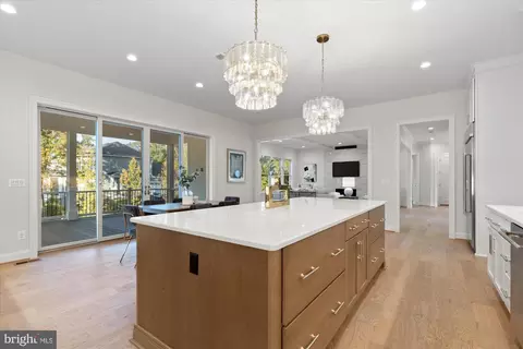 Entry Way - 11632 Pine Tree Dr, Fairfax, VA 22033 photo 6 of 11