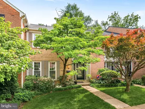 2075 Hopewood Dr, Falls Church, VA 22043