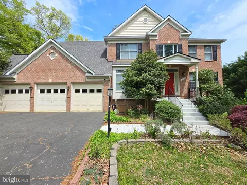 8910 Littleton St, Fairfax, VA 22032