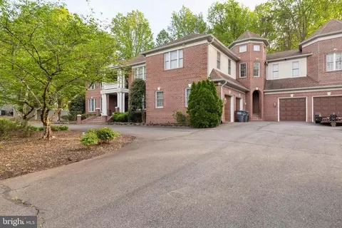 6403 Burke Woods Dr, Burke, VA 22015