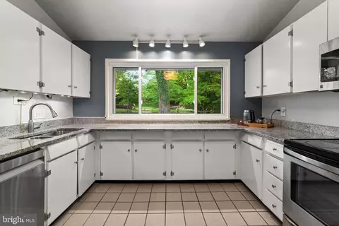 6821 Old Chesterbrook Rd, Mclean, VA 22101 photo 13