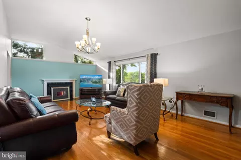 6821 Old Chesterbrook Rd, Mclean, VA 22101 photo 4