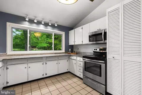 6821 Old Chesterbrook Rd, Mclean, VA 22101 photo 10