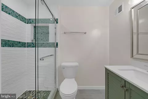 Bath - 9120 Galbreth Ct, Springfield, VA 22153 photo 2 of 4