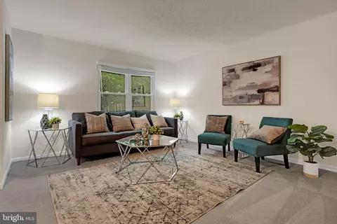 Living - 9120 Galbreth Ct, Springfield, VA 22153 photo 2 of 4