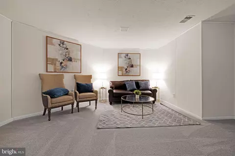 Living - 9120 Galbreth Ct, Springfield, VA 22153 photo 3 of 4