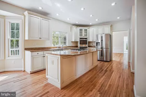 6626 Byrns Pl, Mclean, VA 22101 photo 8