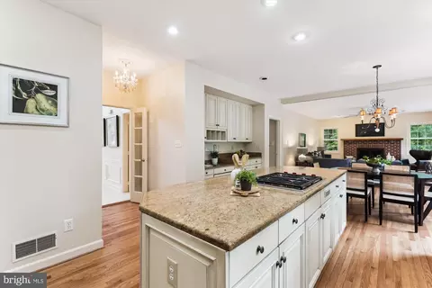 6626 Byrns Pl, Mclean, VA 22101 photo 9