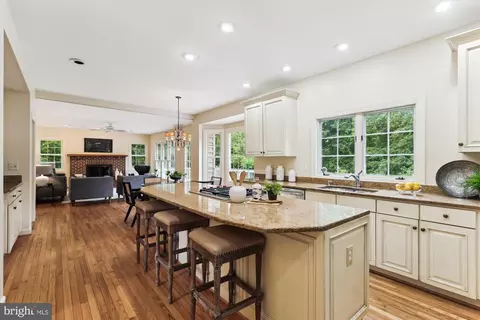 6626 Byrns Pl, Mclean, VA 22101 photo 7