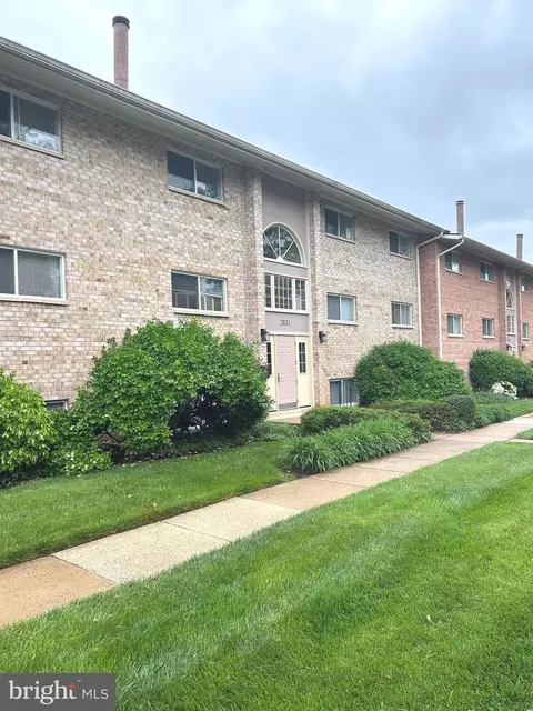 2831 Kalmia Lee Ct #301, Falls Church, VA 22042