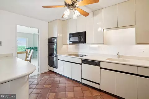 Kitchen - 8380 Greensboro Dr #1012, Mclean, VA 22102 photo 2 of 4