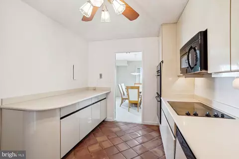 Kitchen - 8380 Greensboro Dr #1012, Mclean, VA 22102 photo 4 of 4