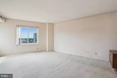 Living - 8380 Greensboro Dr #1012, Mclean, VA 22102 photo 4 of 5