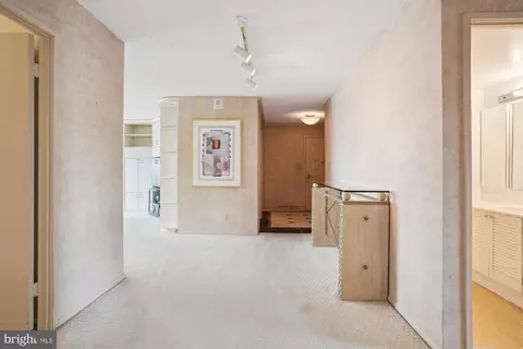 Entry Way - 8380 Greensboro Dr #1012, Mclean, VA 22102 photo 6 of 8