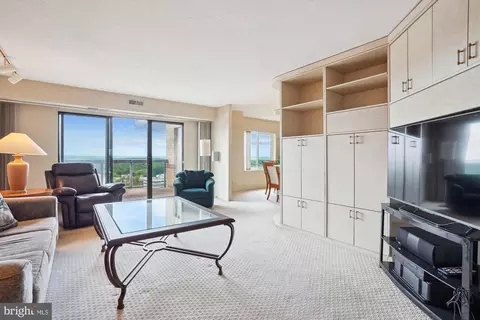 Living - 8380 Greensboro Dr #1012, Mclean, VA 22102 photo 2 of 5