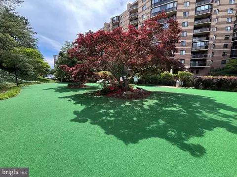Exterior - 8380 Greensboro Dr #1012, Mclean, VA 22102 photo 11 of 18