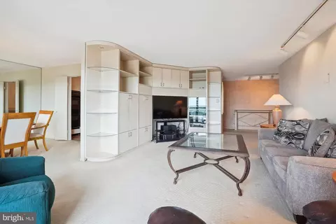 Living - 8380 Greensboro Dr #1012, Mclean, VA 22102 photo 3 of 5