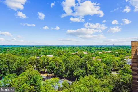 8380 Greensboro Dr #1012, Mclean, VA 22102