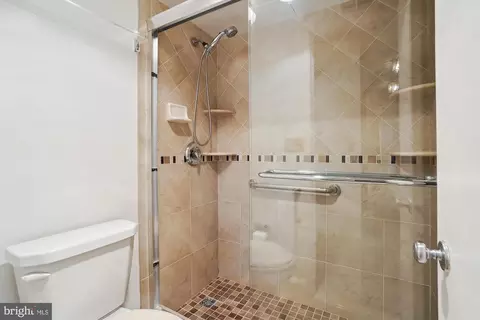 Bath - 8380 Greensboro Dr #1012, Mclean, VA 22102 photo 1 of 2