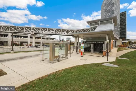 1641 International Dr #TH-20, Mclean, VA 22102 photo 60