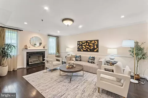 1641 International Dr #TH-20, Mclean, VA 22102