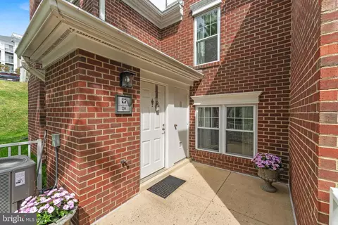 1641 International Dr #TH-20, Mclean, VA 22102 photo 2