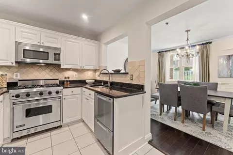 1641 International Dr #TH-20, Mclean, VA 22102 photo 16