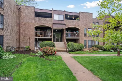 11208 Chestnut Grove Sq #112, Reston, VA 20190