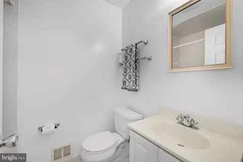 Bath - 8220 Smithfield Ave, Springfield, VA 22152 photo 3 of 7