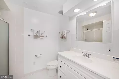 Bath - 8220 Smithfield Ave, Springfield, VA 22152 photo 6 of 7