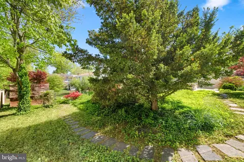 Exterior - 8220 Smithfield Ave, Springfield, VA 22152 photo 11 of 16
