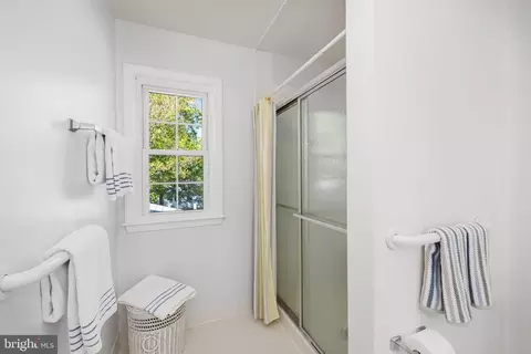 Bath - 8220 Smithfield Ave, Springfield, VA 22152 photo 5 of 7