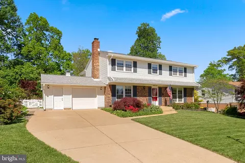 8220 Smithfield Ave, Springfield, VA 22152