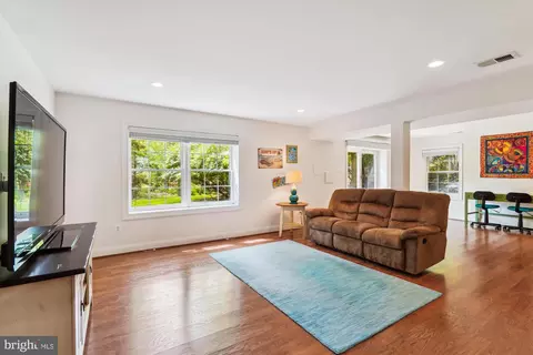 9012 Avis Ct, Vienna, VA 22182 photo 40