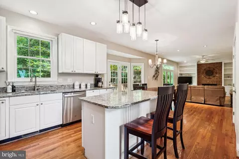 9012 Avis Ct, Vienna, VA 22182 photo 9