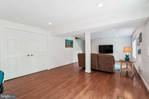 9012 Avis Ct, Vienna, VA 22182 photo 42