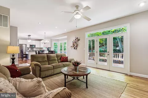 9012 Avis Ct, Vienna, VA 22182 photo 12