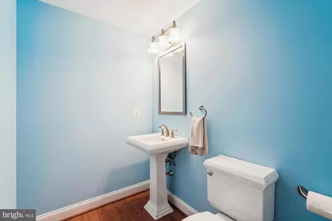 9012 Avis Ct, Vienna, VA 22182 photo 43