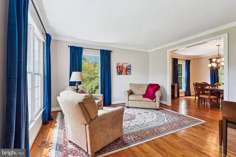 9012 Avis Ct, Vienna, VA 22182 photo 3