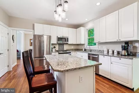 9012 Avis Ct, Vienna, VA 22182 photo 8