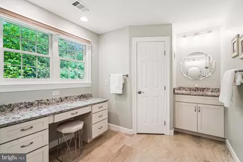 9012 Avis Ct, Vienna, VA 22182 photo 28