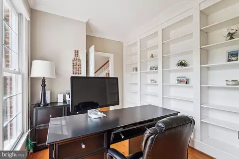9012 Avis Ct, Vienna, VA 22182 photo 14
