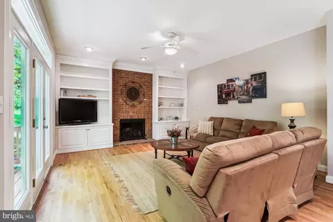 9012 Avis Ct, Vienna, VA 22182 photo 11