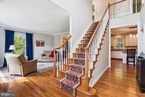 9012 Avis Ct, Vienna, VA 22182 photo 2
