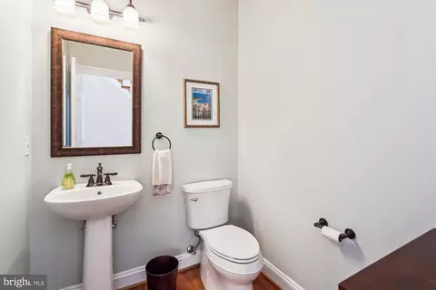 9012 Avis Ct, Vienna, VA 22182 photo 15