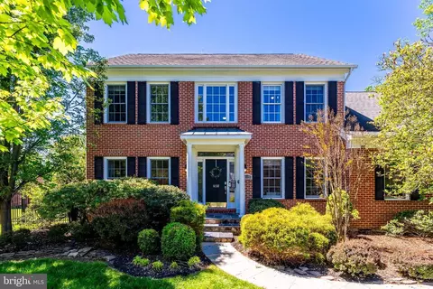 858 Constellation Dr, Great Falls, VA 22066