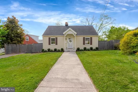 6825 Kincaid Ave, Falls Church, VA 22042