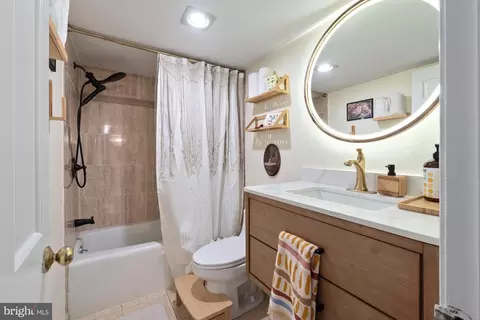 7651 Tremayne Pl #207, Mclean, VA 22102 photo 5