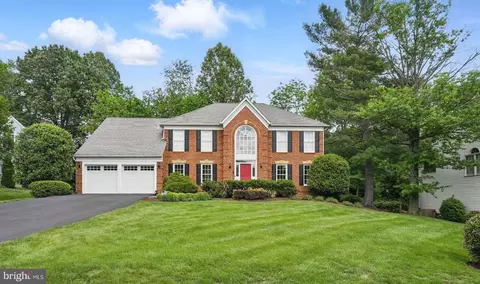 1253 Rowland Dr, Herndon, VA 20170