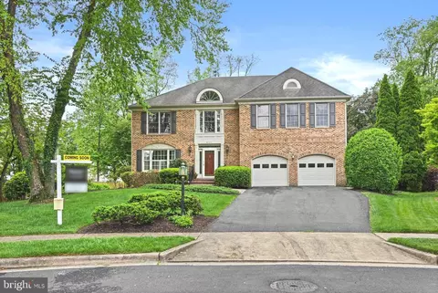 431 W Court Ct NW, Vienna, VA 22180